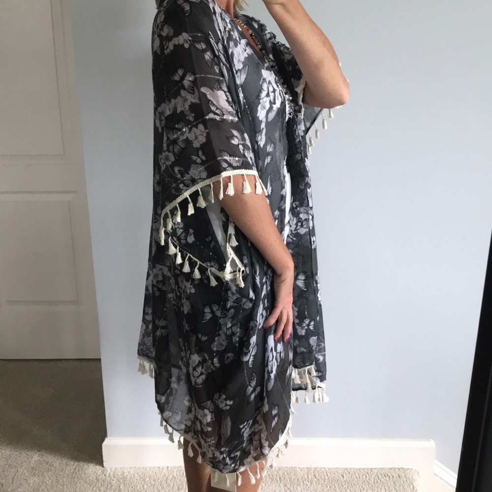 ♥️LAST 1♥️Floral Print Kimono - Picture 4 of 7